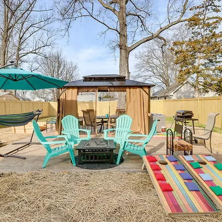 Walk To Bay Home With Fenced Yard In Colonial Beach